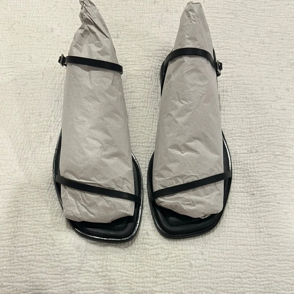 Reformation Black Minimalist Square-Toe Leather Sandals - Picture 7 of 12